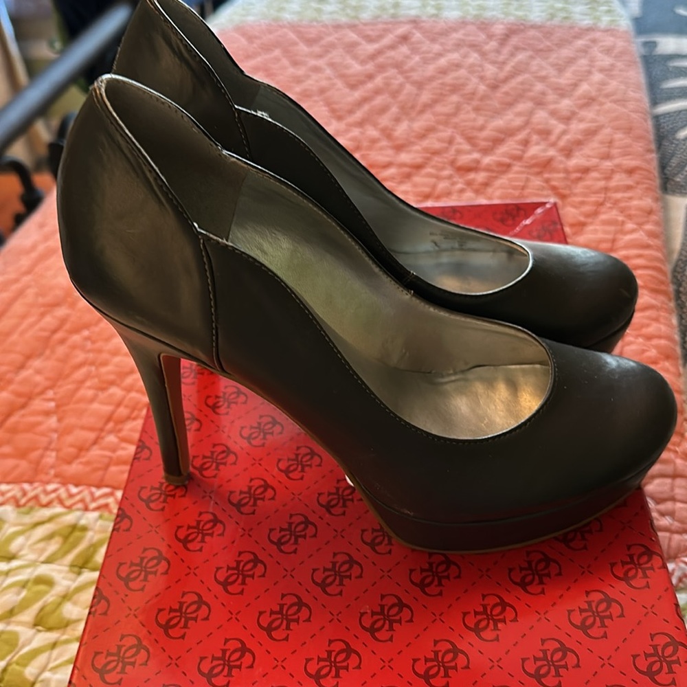 Guess Heels - Picture 2 of 5